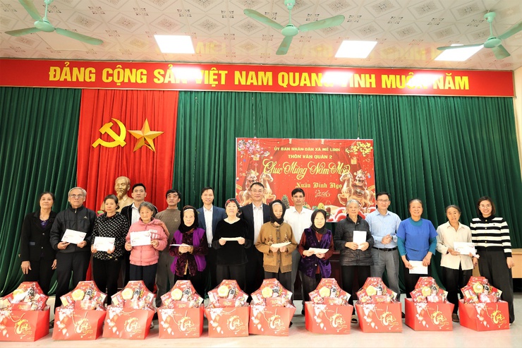Xã Mê Linh tặng quà cho các gia đình chính sách, người có công, người có hoàn cảnh khó khăn nhân dịp Tết Nguyên đán Bính Ngọ 2026- Ảnh 2.