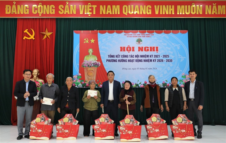 Xã Mê Linh tặng quà cho các gia đình chính sách, người có công, người có hoàn cảnh khó khăn nhân dịp Tết Nguyên đán Bính Ngọ 2026- Ảnh 6.