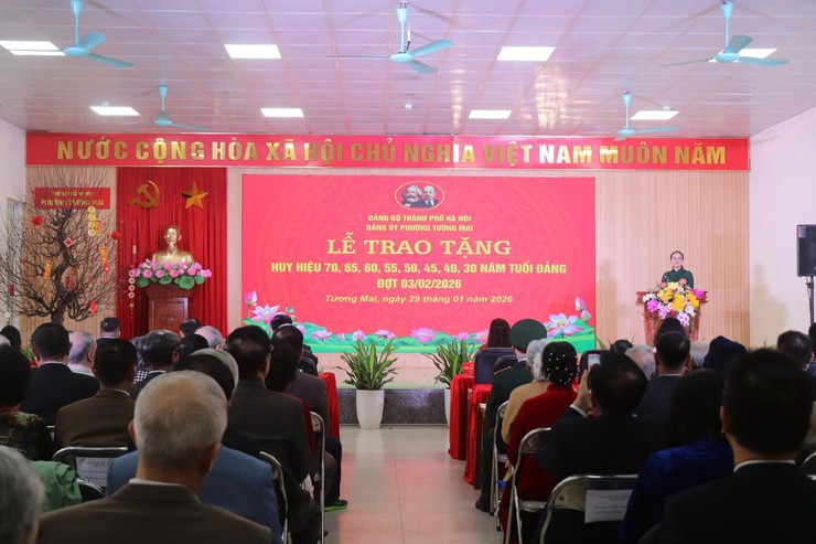 Đảng uỷ phường Tương Mai: Tri ân những người Đảng viên kiên trung dưới lá cờ vẻ vang của Đảng- Ảnh 1.