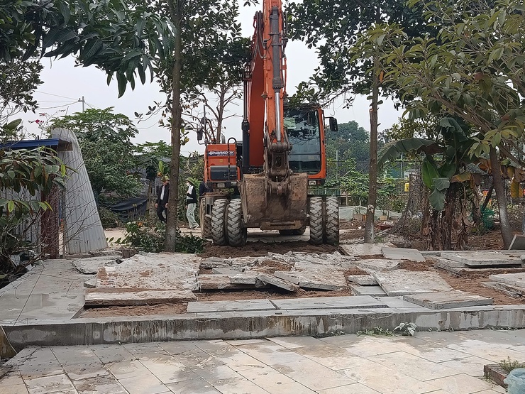 XÃ THẠCH THẤT TỔ CHỨC CƯỠNG CHẾ CÁC TRƯỜNG HỢP VI PHẠM ĐẤT ĐAI- Ảnh 3.