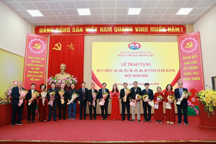 Phương Liệt tổ chức Lễ trao tặng Huy hiệu Đảng đợt 03/02/2026- Ảnh 5.