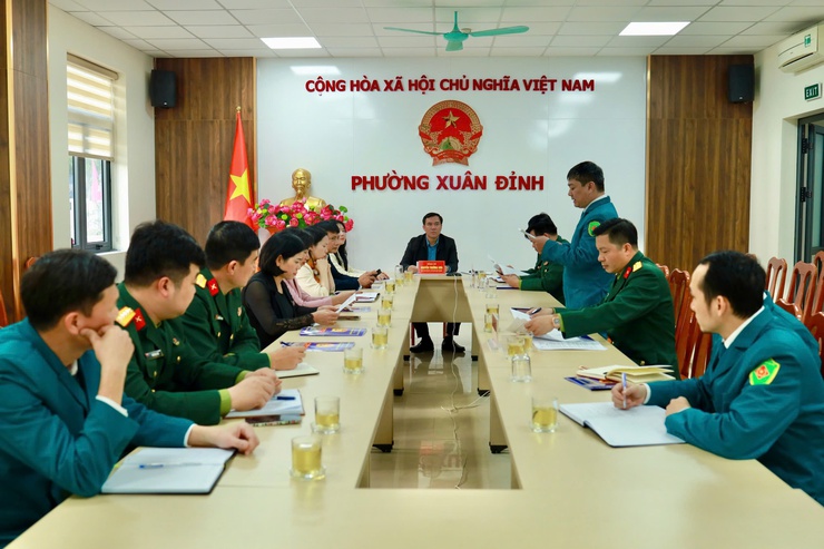 Xuân Đỉnh: Hội nghị bàn giao chức trách, nhiệm vụ Chỉ huy trưởng Ban CHQS phường- Ảnh 1.