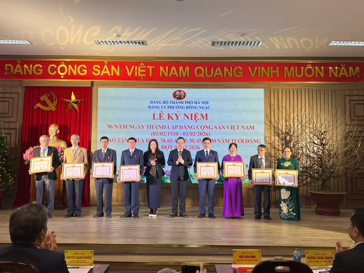 ĐẢNG BỘ PHƯỜNG ĐÔNG NGẠC TRAO HUY HIỆU ĐẢNG TẶNG 97 ĐẢNG VIÊN NHÂN DỊP KỶ NIỆM 96 NĂM NGÀY THÀNH LẬP ĐẢNG CỘNG SẢN VIỆT NAM (03/02/1930 – 03/02/2026)- Ảnh 14.