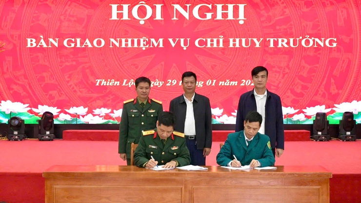 Hội nghị bàn giao nhiệm vụ Chỉ huy trưởng Ban chỉ huy quân sự xã Thiên Lộc- Ảnh 5.
