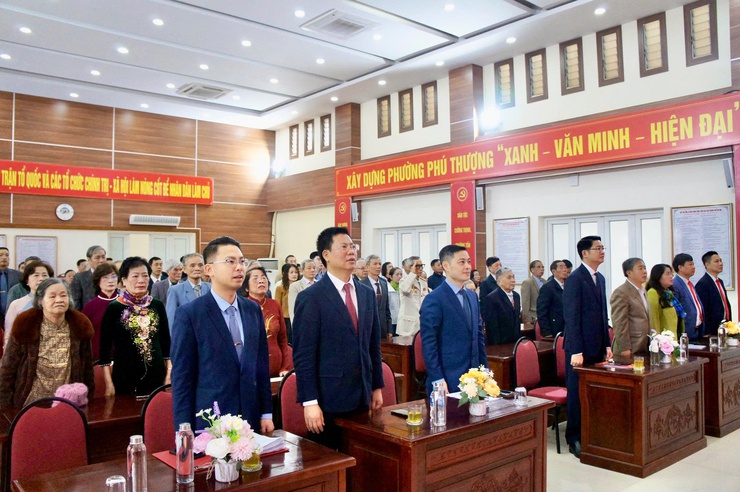 Phường Phú Thượng trang trọng tổ chức Lễ trao tặng Huy hiệu Đảng – Ghi nhận và tôn vinh những cống hiến tiêu biểu- Ảnh 1.