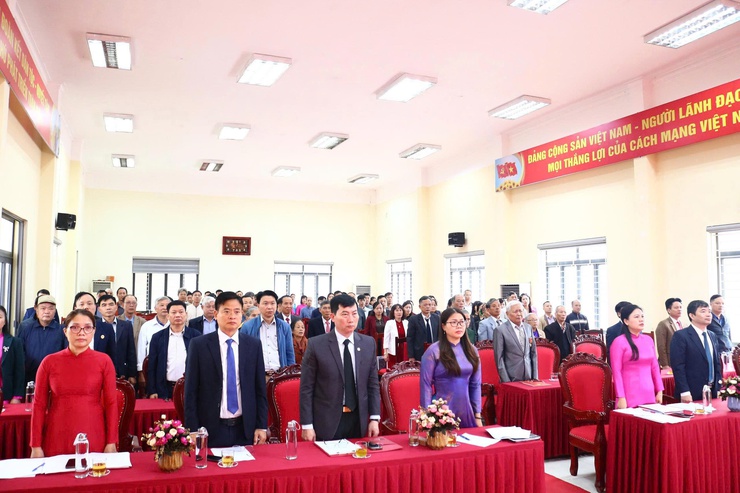 Đảng ủy xã Hòa Phú: Tổ chức Lễ trao Huy hiệu Đảng đợt 3/2/2026- Ảnh 1.