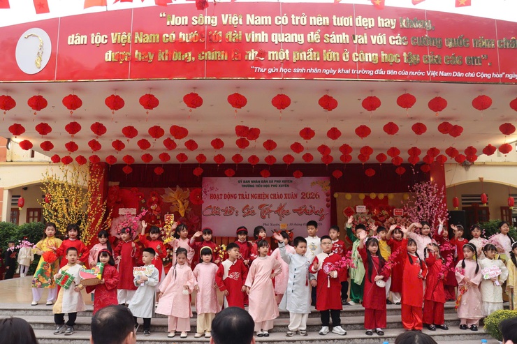 Trường Tiểu học Phú Xuyên tổ chức Hội chợ Xuân 2026 với chủ đề "Sắc tết học đường"- Ảnh 2.