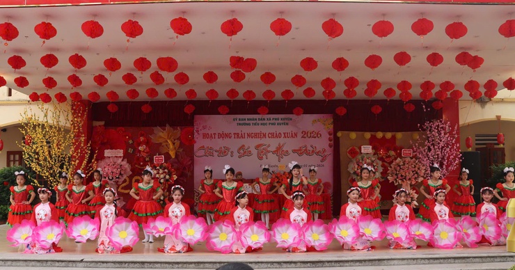 Trường Tiểu học Phú Xuyên tổ chức Hội chợ Xuân 2026 với chủ đề "Sắc tết học đường"- Ảnh 3.