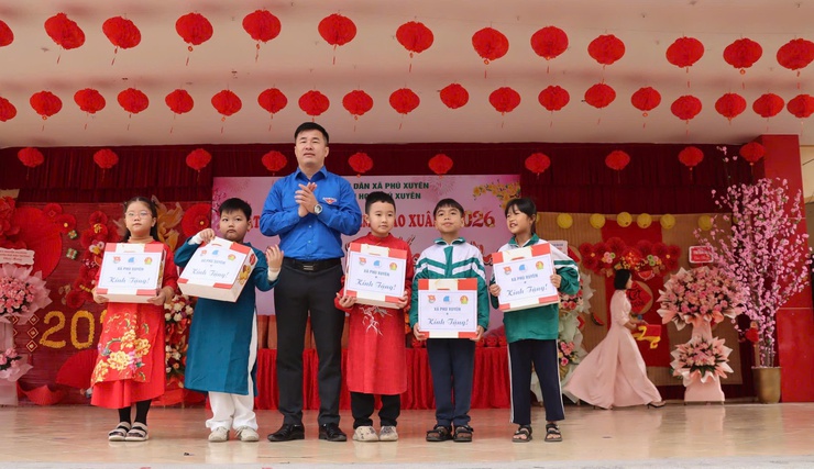 Trường Tiểu học Phú Xuyên tổ chức Hội chợ Xuân 2026 với chủ đề "Sắc tết học đường"- Ảnh 6.