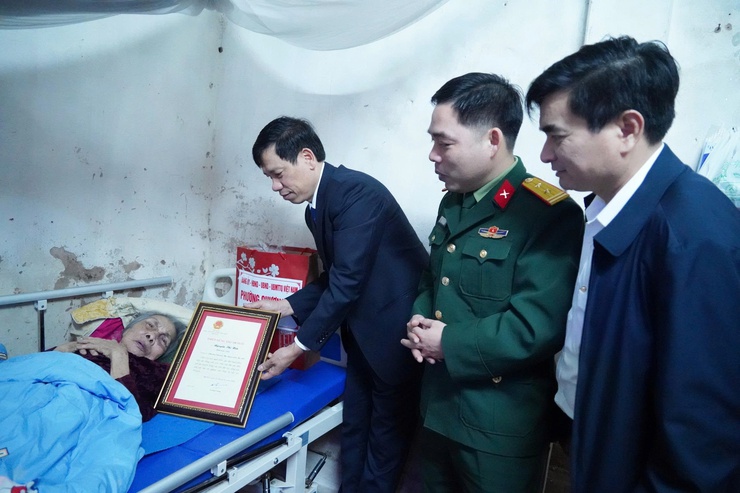 Đồng chí Vũ Ngọc Hòa thăm, tặng quà người có công và người cao tuổi nhân dịp Tết Nguyên đán Bính Ngọ 2026- Ảnh 2.