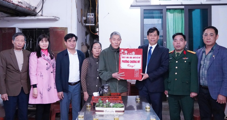 Đồng chí Vũ Ngọc Hòa thăm, tặng quà người có công và người cao tuổi nhân dịp Tết Nguyên đán Bính Ngọ 2026- Ảnh 4.