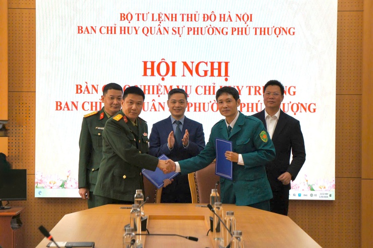 Phường Phú Thượng tổ chức bàn giao nhiệm vụ Chỉ huy trưởng Ban Chỉ huy quân sự phường- Ảnh 3.