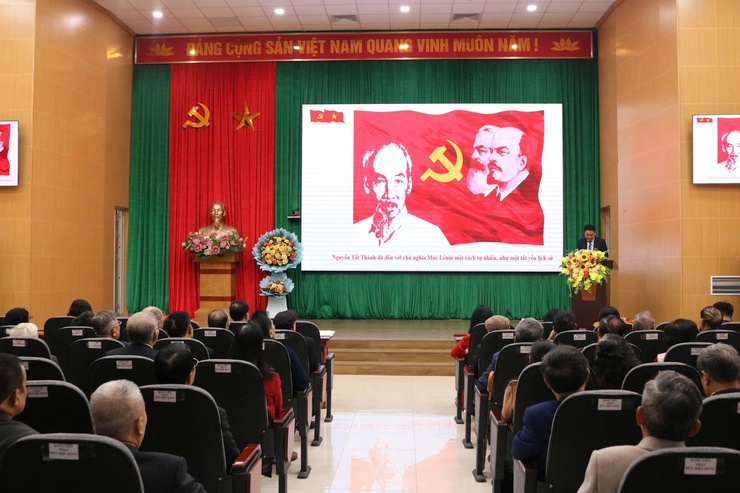 Phường Xuân Đỉnh: kỷ niệm 96 năm Ngày thành lập Đảng và trao tặng Huy hiệu Đảng cho 59 đảng viên- Ảnh 1.