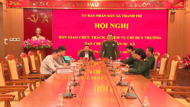 Bàn giao chức vụ Chỉ huy trưởng Ban Chỉ huy Quân sự xã Thanh Trì, TP Hà Nội- Ảnh 1.