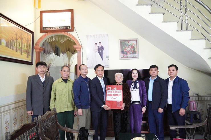 Bí thư Đảng ủy phường Chương Mỹ thăm, tặng quà người cao tuổi tròn 100 tuổi, người có công và thân nhân liệt sĩ nhân dịp Tết Nguyên đán Bính Ngọ 2026- Ảnh 6.