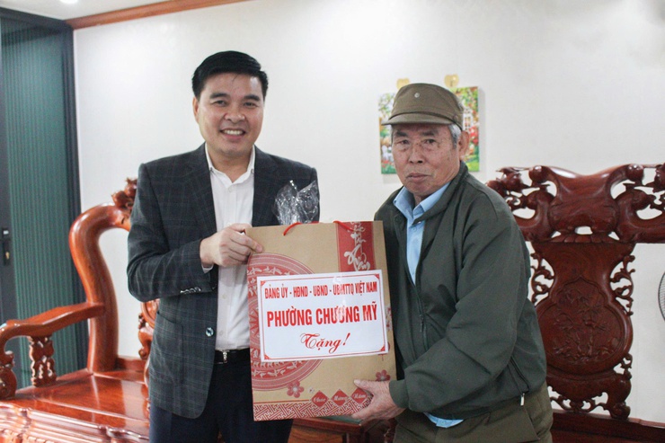 Đồng chí Trịnh Duy Oai thăm, tặng quà người có công và người cao tuổi nhân dịp Tết Nguyên đán Bính Ngọ 2026- Ảnh 3.