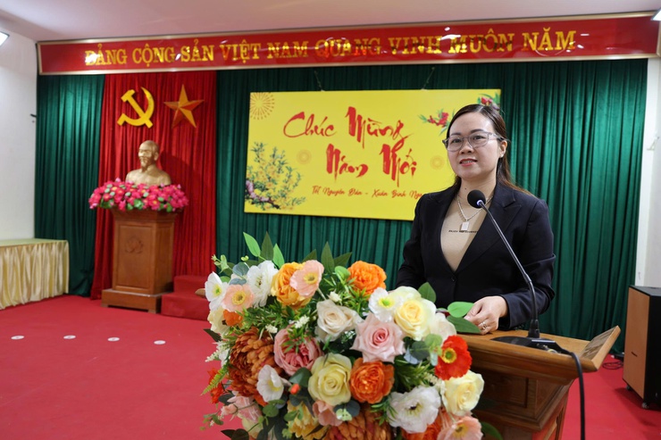 Đồng chí Trung tướng Trương Mạnh Dũng, Tư lệnh Quân khu 1 thăm và tặng quà Tết các gia đình chính sách tại phường Kiến Hưng- Ảnh 2.