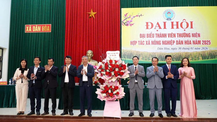 ĐẠI HỘI ĐẠI BIỂU THÀNH VIÊN THƯỜNG NIÊN HỢP TÁC XÃ NÔNG NGHIỆP DÂN HÒA NĂM 2025: 
KHẲNG ĐỊNH VAI TRÒ NÒNG CỐT TRONG PHÁT TRIỂN NÔNG NGHIỆP BỀN VỮNG- Ảnh 2.