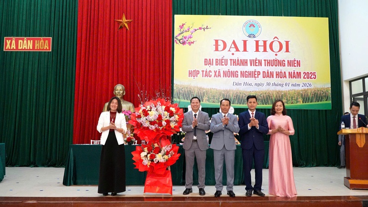 ĐẠI HỘI ĐẠI BIỂU THÀNH VIÊN THƯỜNG NIÊN HỢP TÁC XÃ NÔNG NGHIỆP DÂN HÒA NĂM 2025: 
KHẲNG ĐỊNH VAI TRÒ NÒNG CỐT TRONG PHÁT TRIỂN NÔNG NGHIỆP BỀN VỮNG- Ảnh 3.