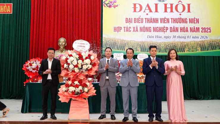 ĐẠI HỘI ĐẠI BIỂU THÀNH VIÊN THƯỜNG NIÊN HỢP TÁC XÃ NÔNG NGHIỆP DÂN HÒA NĂM 2025: 
KHẲNG ĐỊNH VAI TRÒ NÒNG CỐT TRONG PHÁT TRIỂN NÔNG NGHIỆP BỀN VỮNG- Ảnh 4.