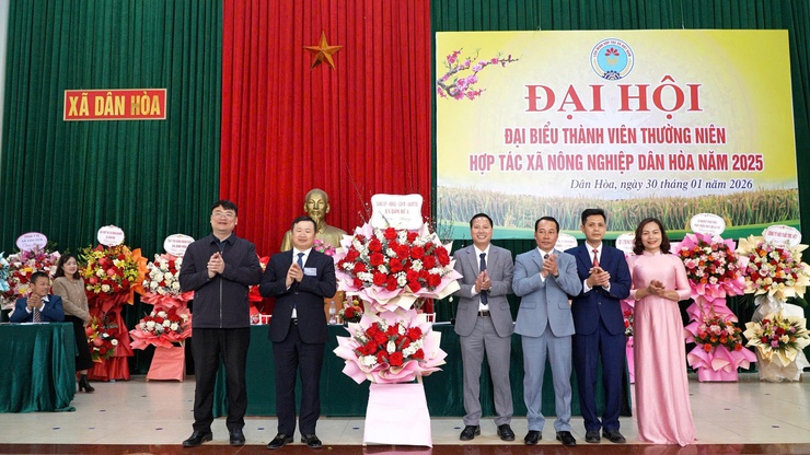 ĐẠI HỘI ĐẠI BIỂU THÀNH VIÊN THƯỜNG NIÊN HỢP TÁC XÃ NÔNG NGHIỆP DÂN HÒA NĂM 2025: 
KHẲNG ĐỊNH VAI TRÒ NÒNG CỐT TRONG PHÁT TRIỂN NÔNG NGHIỆP BỀN VỮNG- Ảnh 1.