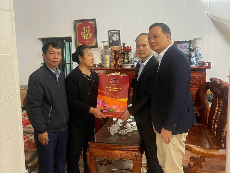 Lãnh đạo xã Mỹ Đức thăm, tặng quà nhân dịp Tết Nguyên Đán Bính Ngọ 2026- Ảnh 9.
