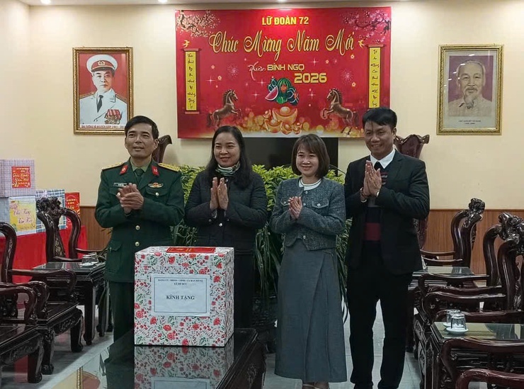 Lãnh đạo xã Mỹ Đức thăm, tặng quà nhân dịp Tết Nguyên Đán Bính Ngọ 2026- Ảnh 1.