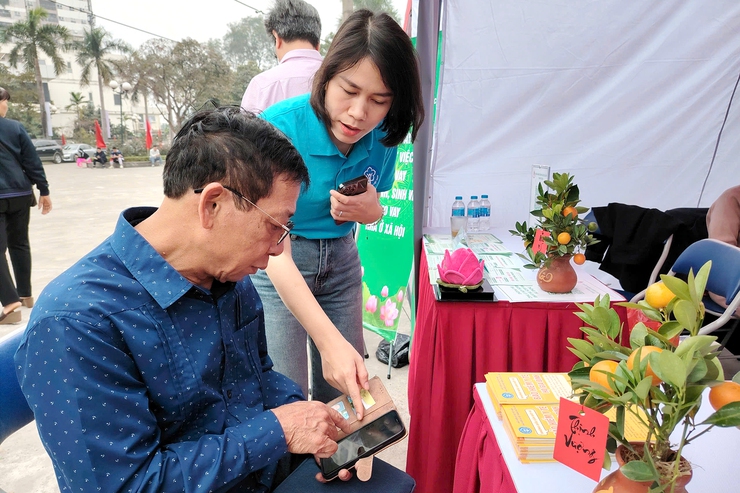 Rộn ràng các hoạt động trải nghiệm tại Ngày hội An sinh phường Thanh Xuân- Ảnh 7.