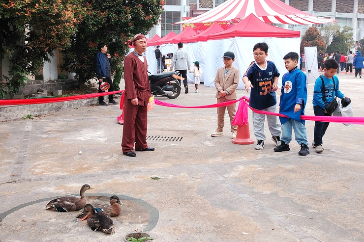 Rộn ràng các hoạt động trải nghiệm tại Ngày hội An sinh phường Thanh Xuân- Ảnh 15.