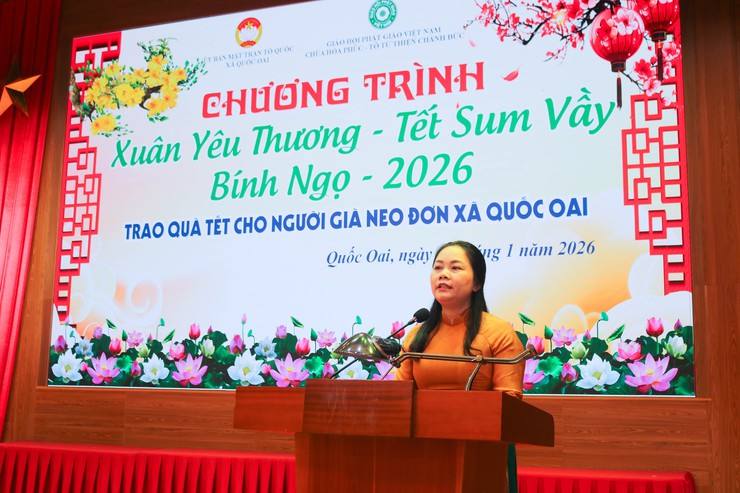 Xã Quốc Oai phối hợp trao 130 suất quà Tết cho người già neo đơn dịp Xuân Bính Ngọ 2026- Ảnh 2.