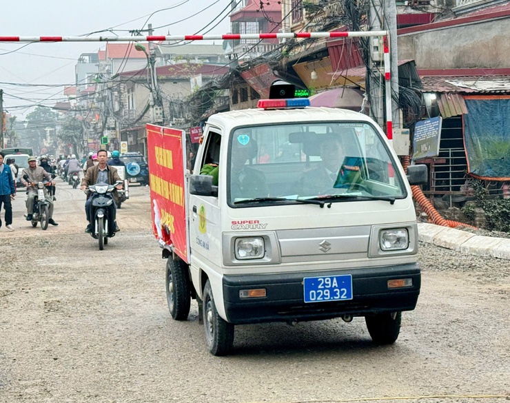 Vỉa hè thông thoáng – “thước đo” bản lĩnh giải quyết “điểm nghẽn” của xã Nam Phù trước thềm Tết Bính Ngọ - Ảnh 3.