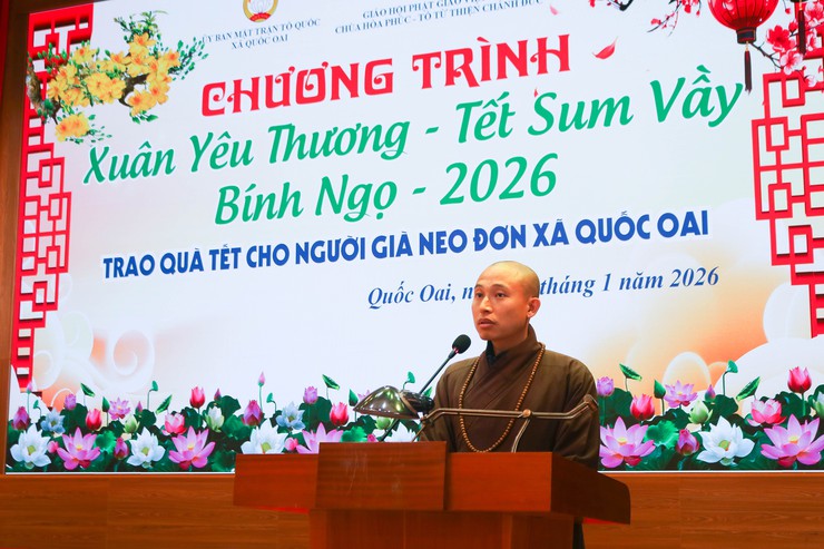 Xã Quốc Oai phối hợp trao 130 suất quà Tết cho người già neo đơn dịp Xuân Bính Ngọ 2026- Ảnh 3.