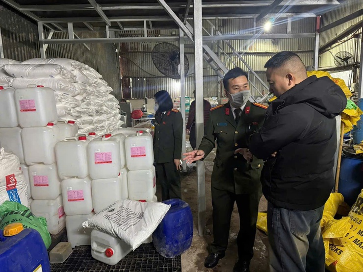 Xã Nam Phù phản hồi vụ việc thu giữ hơn 60 tấn thực phẩm không rõ nguồn gốc- Ảnh 5.