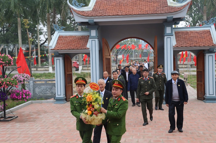HỘI CỰU CÔNG AN NHÂN DÂN XÃ ƯNG THIÊN DÂNG HƯƠNG TẠI KHU LƯU NIỆM TRƯỞNG BAN THƯỜNG TRỰC QUỐC HỘI BÙI BẰNG ĐOÀN- Ảnh 2.