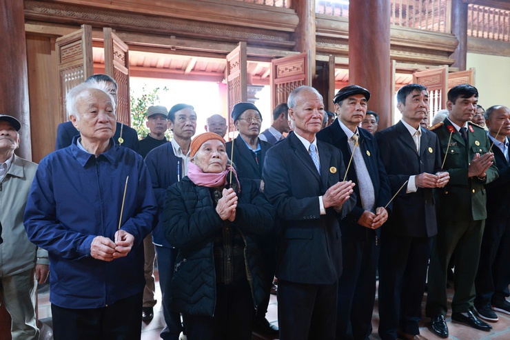 HỘI CỰU CÔNG AN NHÂN DÂN XÃ ƯNG THIÊN DÂNG HƯƠNG TẠI KHU LƯU NIỆM TRƯỞNG BAN THƯỜNG TRỰC QUỐC HỘI BÙI BẰNG ĐOÀN- Ảnh 7.