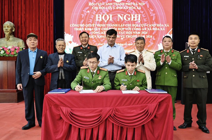 CÔNG BỐ THÀNH LẬP CHI HỘI CỰU CAND XÃ HÒA XÁ, TRIỂN KHAI QUY CHẾ PHỐI HỢP VÀ TỔNG KẾT CÔNG TÁC HỘI NĂM 2025- Ảnh 4.