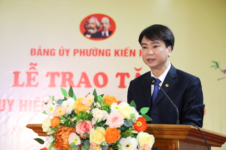 Phường Kiến Hưng long trọng tổ chức Lễ trao Huy hiệu đảng cho 60 đồng chí- Ảnh 5.