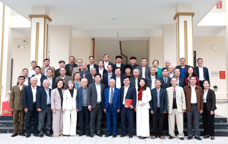 TRUNG GIÃ GẶP MẶT CÁN BỘ CHỦ CHỐT CÁC THỜI KỲ 
NHÂN DỊP CHUẨN BỊ ĐÓN XUÂN BÍNH NGỌ 2026- Ảnh 1.