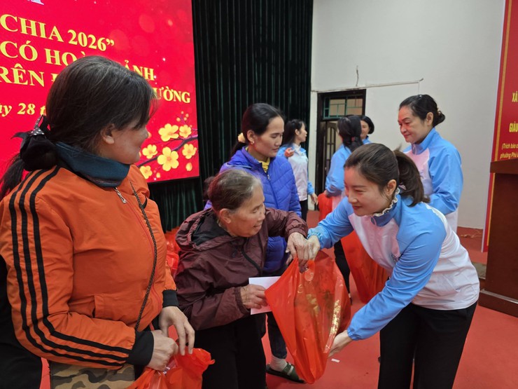 Hội LHPN phường Phú Lương tổ chức chương trình “Xuân gắn kết – Tết sẻ chia” Bính Ngọ 2026- Ảnh 4.