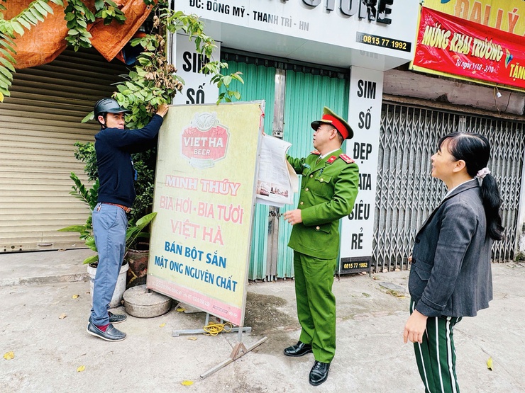 Vỉa hè thông thoáng – “thước đo” bản lĩnh giải quyết “điểm nghẽn” của xã Nam Phù trước thềm Tết Bính Ngọ - Ảnh 4.