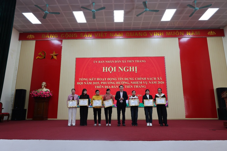 Xã Tiến Thắng tổ chức hội nghị tổng kết hoạt động tín dụng chính sách xã hội năm 2025

- Ảnh 7.