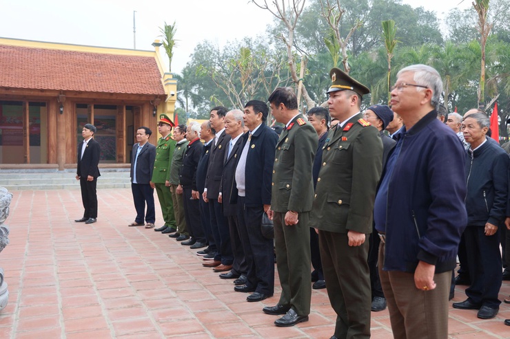 HỘI CỰU CÔNG AN NHÂN DÂN XÃ ƯNG THIÊN DÂNG HƯƠNG TẠI KHU LƯU NIỆM TRƯỞNG BAN THƯỜNG TRỰC QUỐC HỘI BÙI BẰNG ĐOÀN- Ảnh 4.