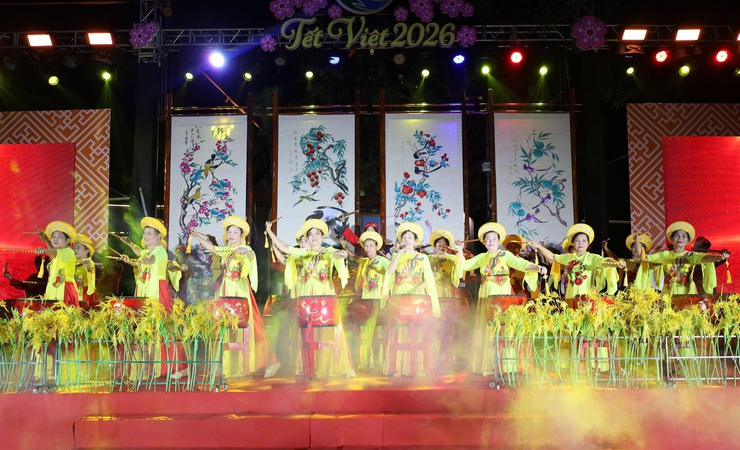 Sôi nổi chương trình giao lưu ca vũ nhạc các câu lạc bộ phường Tùng Thiện- Ảnh 2.