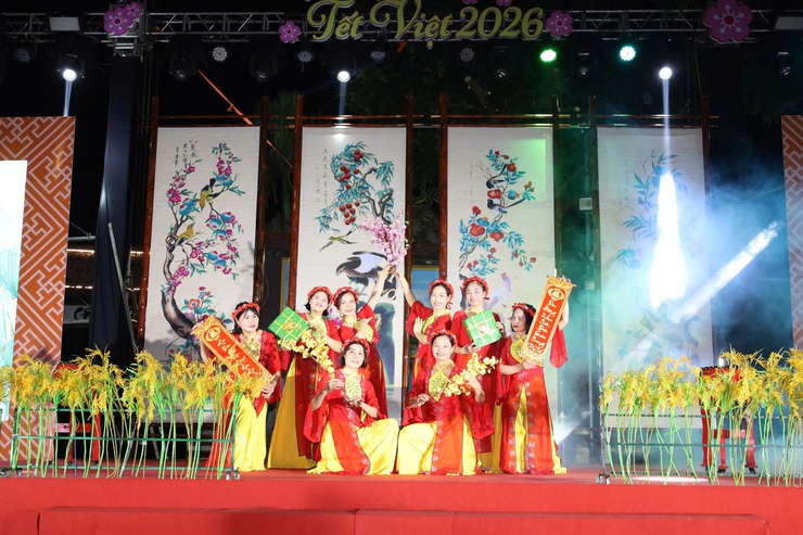 Sôi nổi chương trình giao lưu ca vũ nhạc các câu lạc bộ phường Tùng Thiện- Ảnh 3.