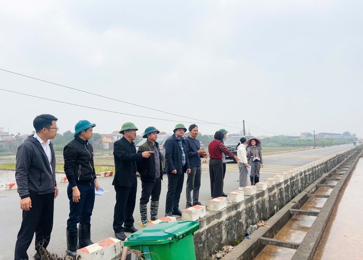 Lãnh đạo UBND xã Phúc Lộc tổ chức kiểm tra công tác lấy nước phục vụ sản xuất nông nghiệp vụ Xuân 2026- Ảnh 1.