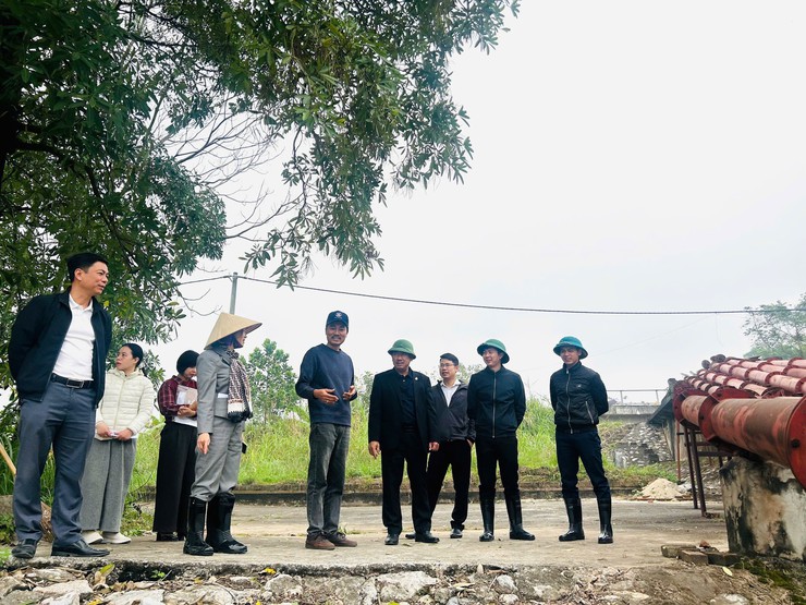 Lãnh đạo UBND xã Phúc Lộc tổ chức kiểm tra công tác lấy nước phục vụ sản xuất nông nghiệp vụ Xuân 2026- Ảnh 4.