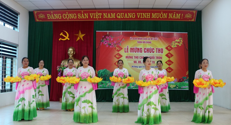 Thôn Đồi Dùng, xã Mỹ Đức tổ chức mừng thọ các cụ cao niên- Ảnh 2.