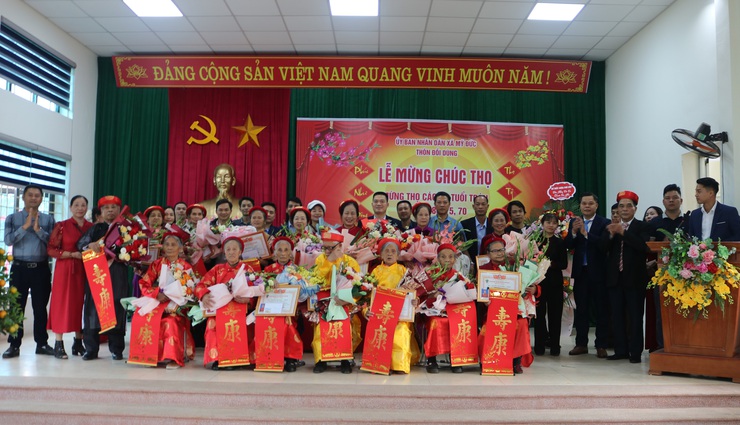 Thôn Đồi Dùng, xã Mỹ Đức tổ chức mừng thọ các cụ cao niên- Ảnh 8.