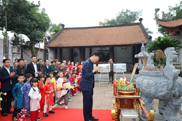 Phường Tùng Thiện tổ chức Lễ dâng hương Đức Thánh Tản Viên Sơn tại Di tích lịch sử Đình Thanh Vị- Ảnh 2.