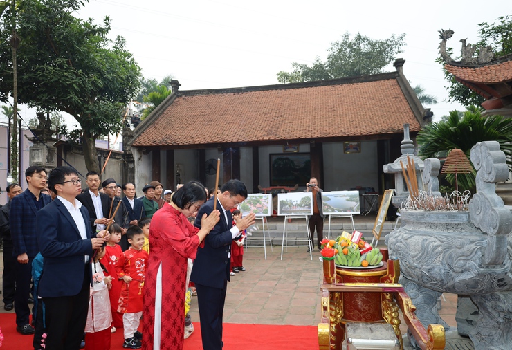 Phường Tùng Thiện tổ chức Lễ dâng hương Đức Thánh Tản Viên Sơn tại Di tích lịch sử Đình Thanh Vị- Ảnh 3.